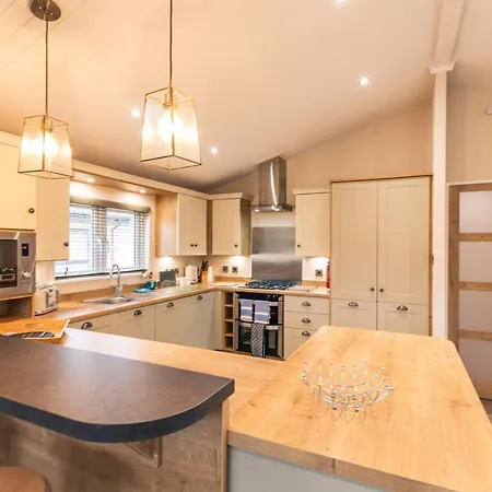 Heathery With Hot Tub