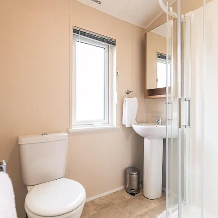 Heathery With Hot Tub