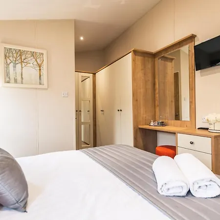 Heathery With Hot Tub * York