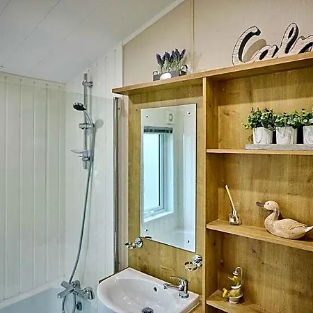 Lodge Heathery With Hot Tub *