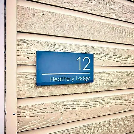 Heathery With Hot Tub Lodge