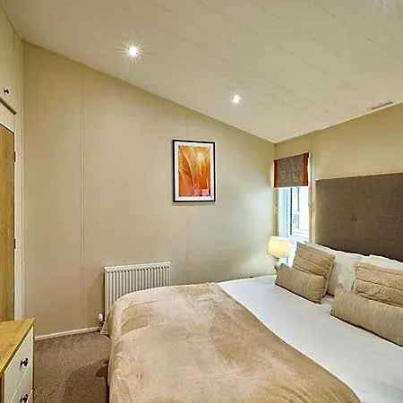 Lodge Heathery With Hot Tub