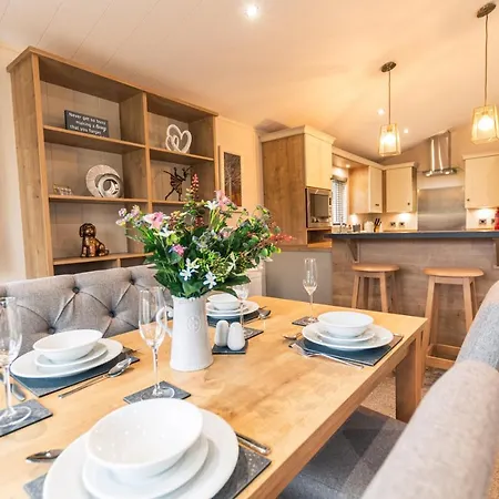 Heathery With Hot Tub * יורק