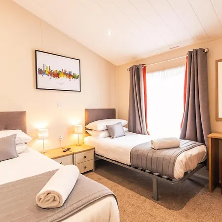 Heathery With Hot Tub