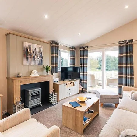 Heathery With Hot Tub יורק