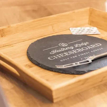 Heathery With Hot Tub יורק