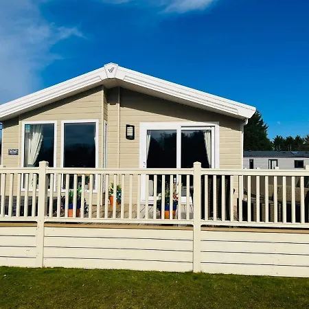 Heathery With Hot Tub *